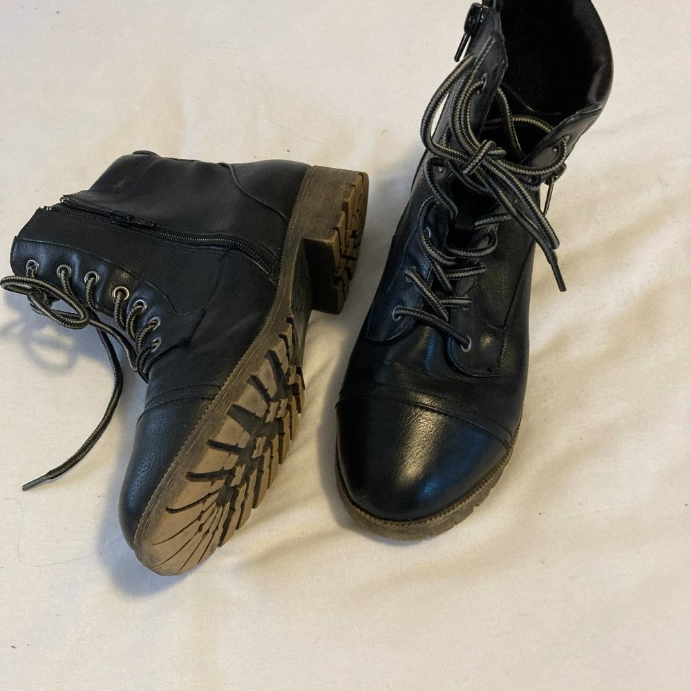 Jellypop lace up boots, size 7 1/2, black leather